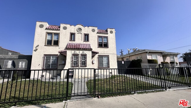 1709 W 70th St in Los Angeles, CA - Building Photo - Building Photo