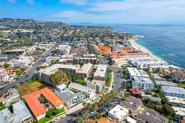 Oceans 315 in La Jolla, CA - Building Photo - Building Photo