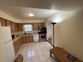 5305 Hana Rd in Edison, NJ - Building Photo - Building Photo