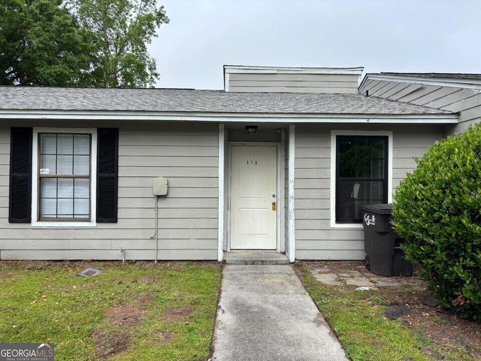 111 Commodore Ct in St. Marys, GA - Foto de edificio
