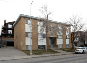 1624 26 Av SW in Calgary, AB - Building Photo - Building Photo