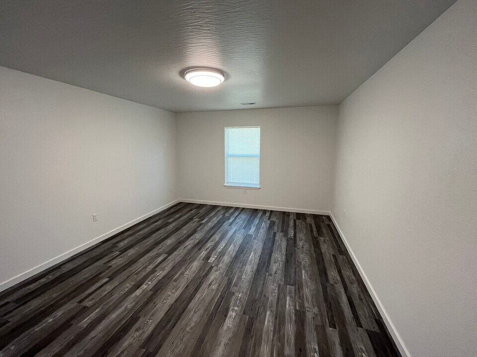 949 St Louis St in Lebanon, MO - Building Photo