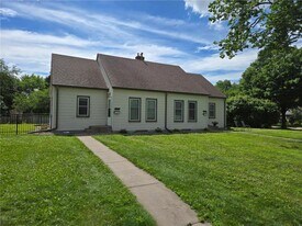 3858 Wooddale Ave S in St. Louis Park, MN - Building Photo