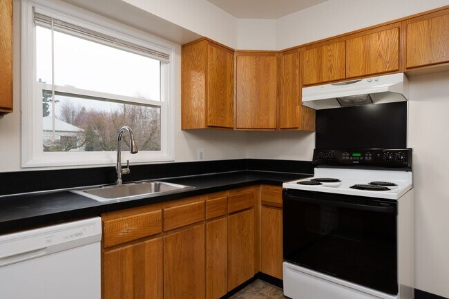 6134 NE Multnomah St in Portland, OR - Building Photo - Building Photo