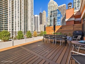 33 W Huron St in Chicago, IL - Building Photo - Building Photo