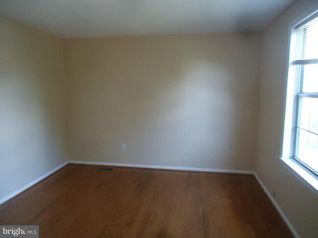 13494 Foxlease Ct in Herndon, VA - Foto de edificio - Building Photo