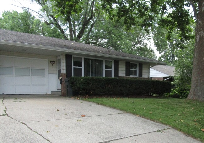 property at 1003 E McHenry St