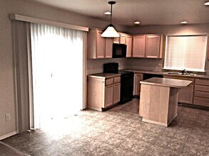 16646 Rainier View Dr SE in Yelm, WA - Building Photo - Building Photo