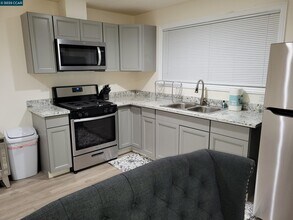112 El Monte Ave in Vallejo, CA - Building Photo - Building Photo