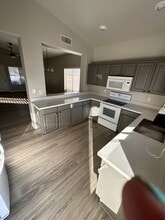 4043 W Desert Hollow Dr in Phoenix, AZ - Foto de edificio - Building Photo
