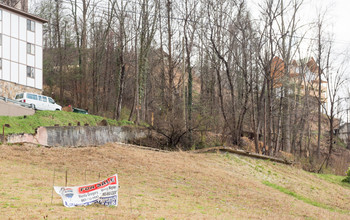 Driftwood Apartments in Gatlinburg, TN - Building Photo - Building Photo