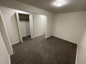 844 N Basalt in Tooele, UT - Foto de edificio - Building Photo