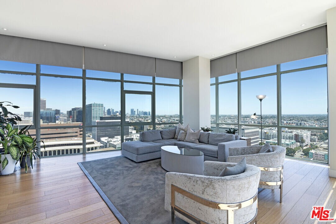 3785 Wilshire Blvd in Los Angeles, CA - Building Photo