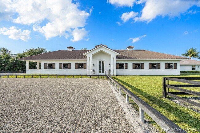 property at 1382 Clydesdale Ave