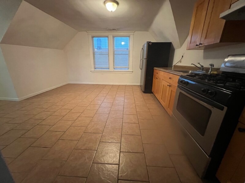 28 King St in Bridgeport, CT - Building Photo