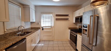 3704 Charleswood Ave in Memphis, TN - Building Photo - Building Photo