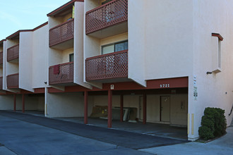 The Aztec Apartments in La Mesa, CA - Building Photo - Building Photo