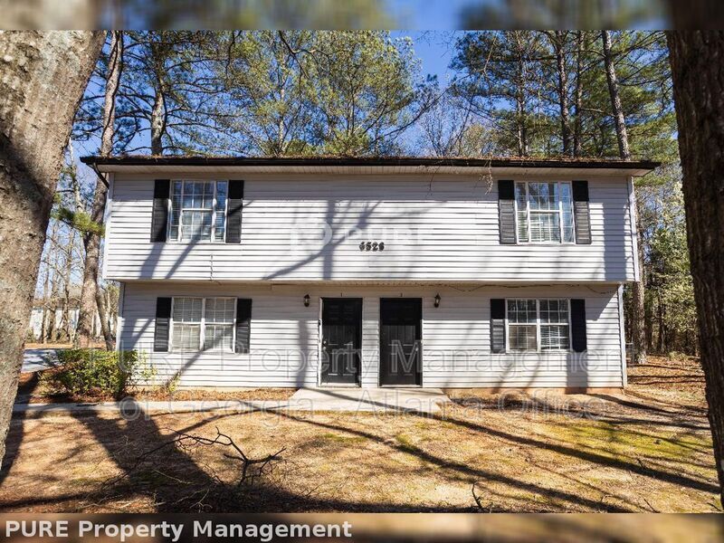 6528 Buffington Rd in Union City, GA - Building Photo