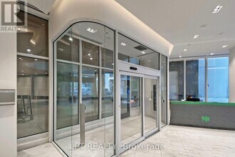 238 Simcoe St in Toronto, ON - Building Photo - Building Photo