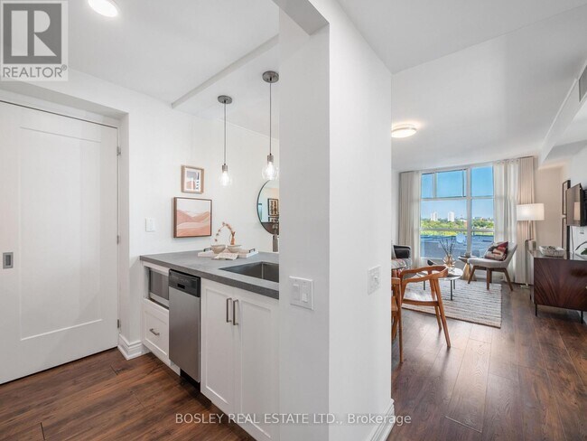 409-421 Bloor St E in Toronto, ON - Building Photo - Building Photo