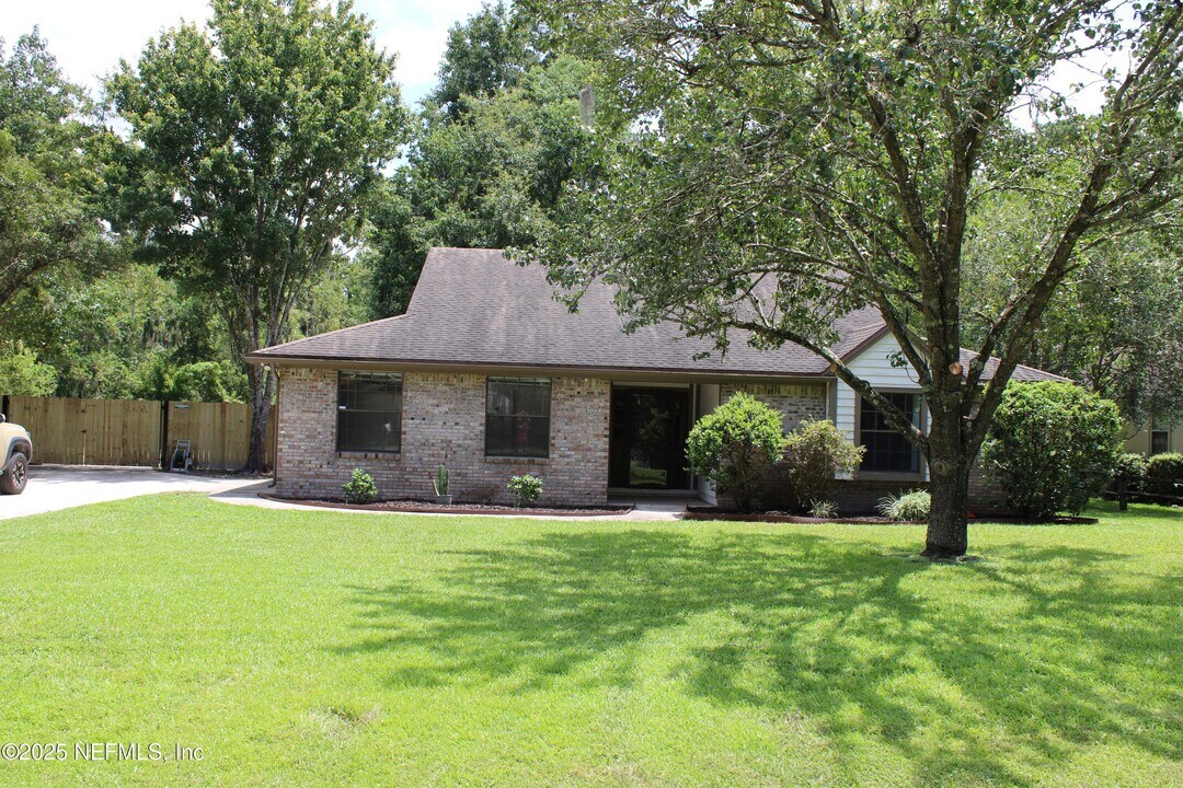 6169 Banyan Cir in Orange Park, FL - Building Photo