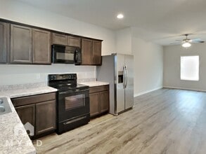 12668 Waterbury Way in Moundville, AL - Foto de edificio - Building Photo