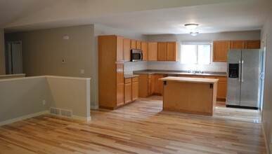 2702 Homestead Rd in Madison, WI - Foto de edificio - Building Photo