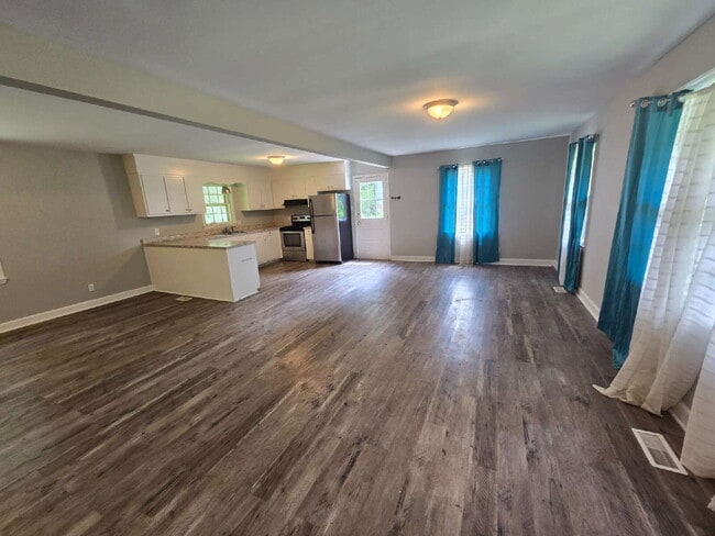 4126 Chaucer Dr in Durham, NC - Foto de edificio - Building Photo