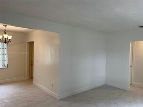 6261 NW 40th St in Virginia Gardens, FL - Building Photo - Building Photo