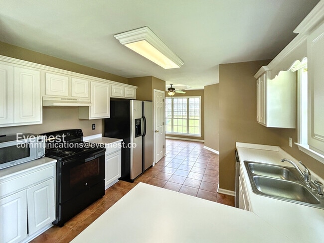 323 Camden Cove Cir in Calera, AL - Building Photo - Building Photo