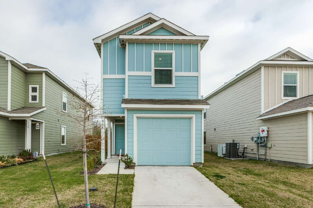 916 Grebe Dr in Princeton, TX - Building Photo