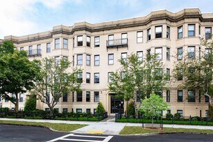 77 Park Dr, Unit 20 in Boston, MA - Building Photo