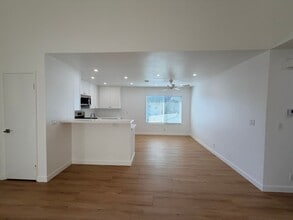 517 W Williamson Ave in Fullerton, CA - Foto de edificio - Building Photo