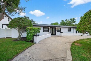 516 W Davis Blvd in Tampa, FL - Building Photo