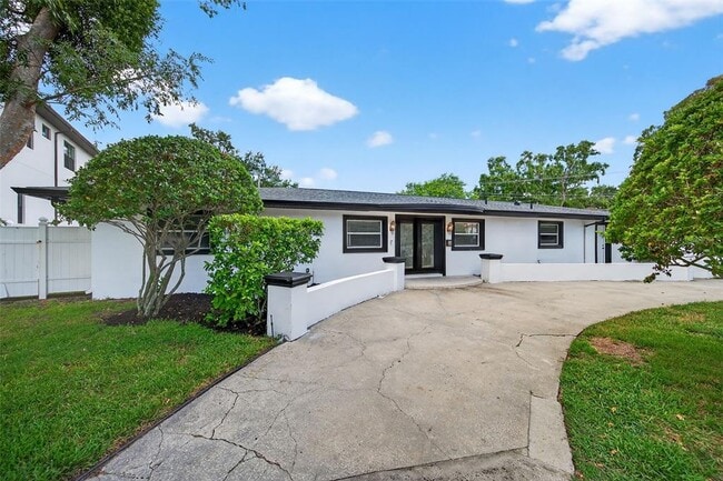 property at 516 W Davis Blvd