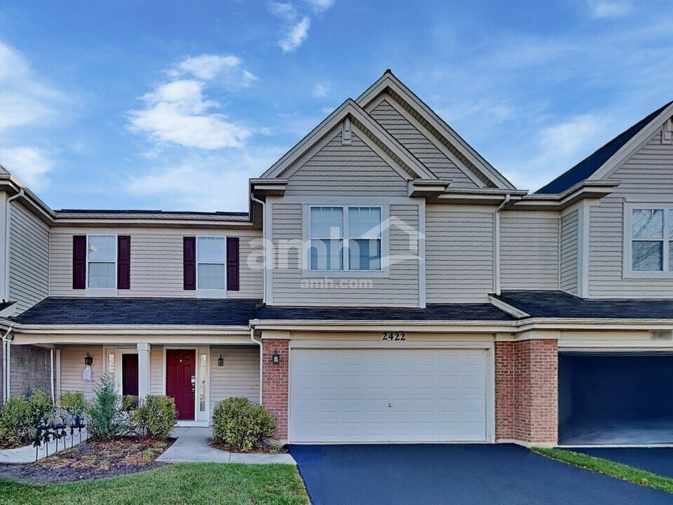 2422 Claremont Ln in Lake In The Hills, IL - Building Photo