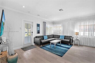 1535 Jackson St in Hollywood, FL - Foto de edificio - Building Photo