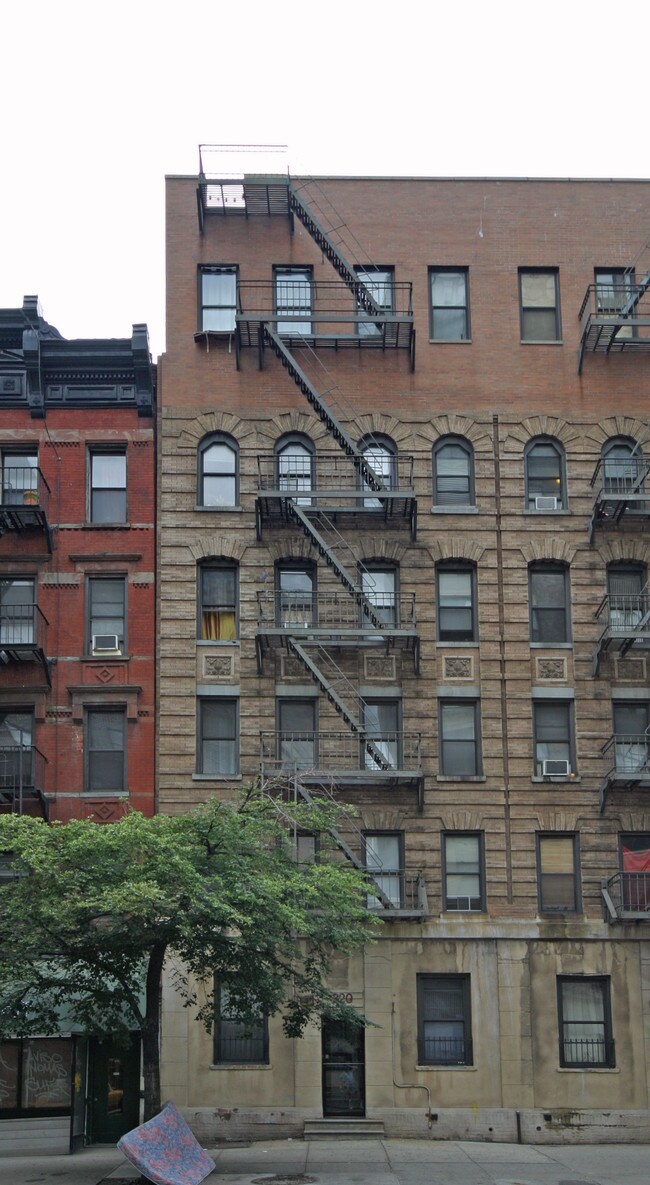 320 E 34th St in New York, NY - Foto de edificio - Building Photo