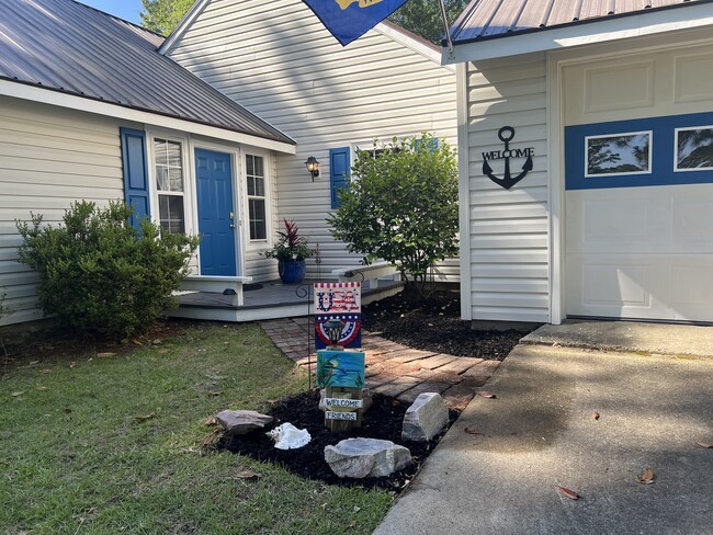 6002 Stern Ct in New Bern, NC - Foto de edificio - Building Photo