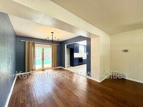 2505 Crestview Cir in Irving, TX - Building Photo - Building Photo