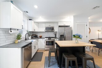 321 7th St in Jersey City, NJ - Building Photo - Building Photo