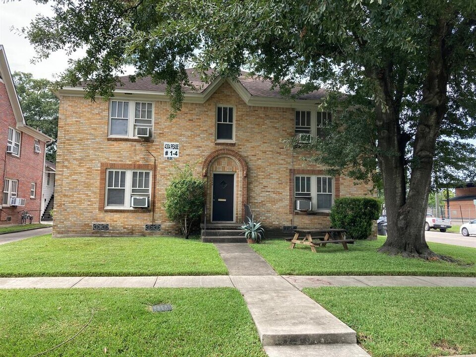 4304 Pease St in Houston, TX - Building Photo