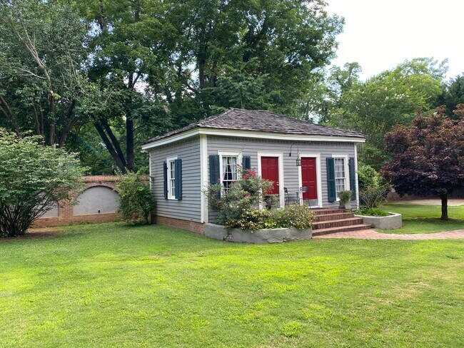 420 Porter St, Unit Historic Madison Cottage in Madison, GA - Foto de edificio - Building Photo