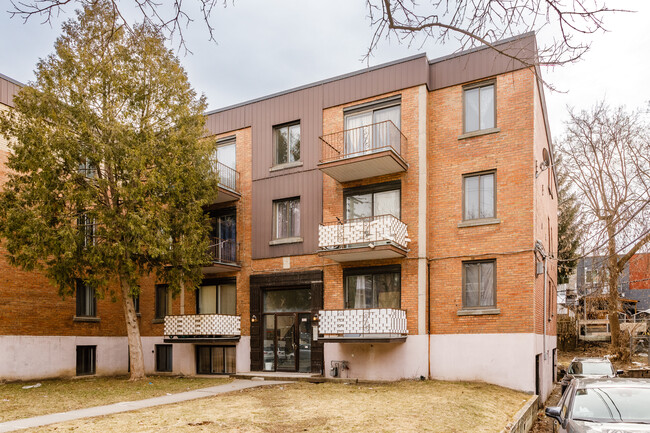 4090 Plamondon Av in Montréal, QC - Building Photo - Primary Photo