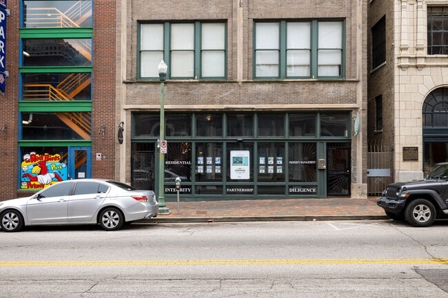 71 Union Ave in Memphis, TN - Building Photo - Building Photo