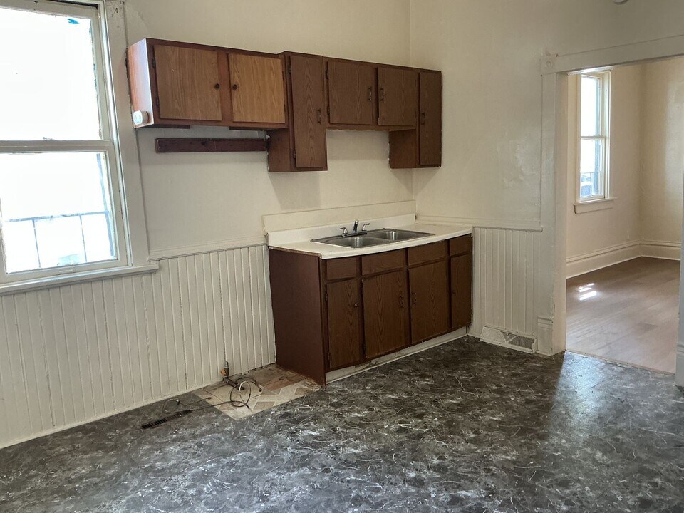 2078 S 17th St in Milwaukee, WI - Building Photo