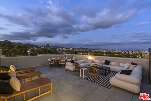 7428 Santa Monica Blvd in West Hollywood, CA - Building Photo