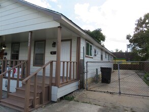 5010 Walker St in Houston, TX - Foto de edificio - Building Photo