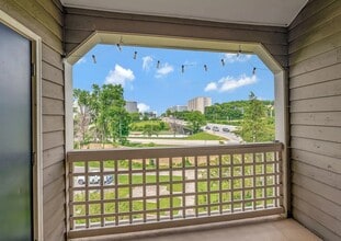 145 W End Pl, Unit 145 W End Place in Nashville, TN - Foto de edificio - Building Photo