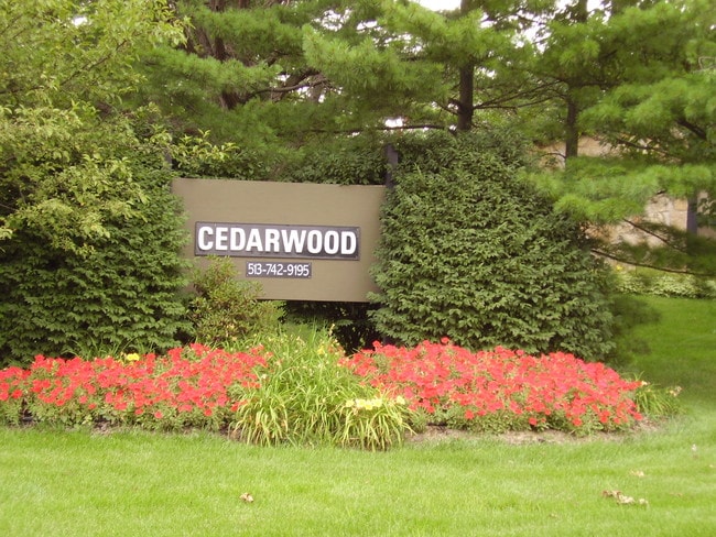 Cedarwood Apartments in Cincinnati, OH - Foto de edificio - Building Photo